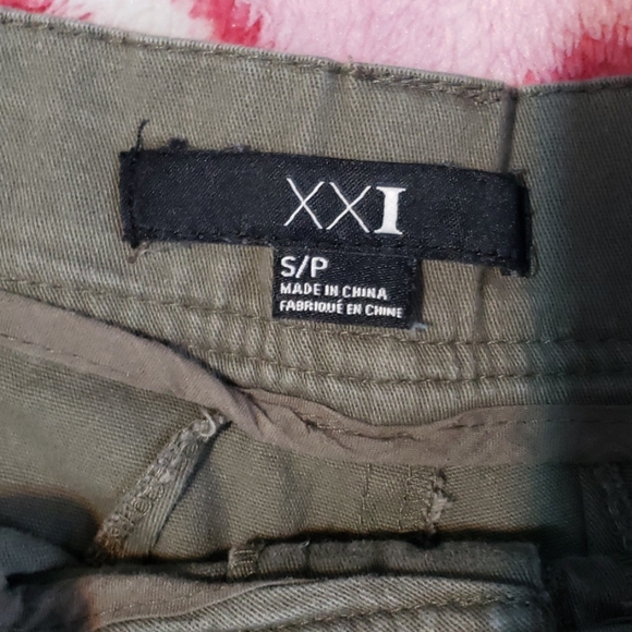 Shorts - Picture 2 of 3